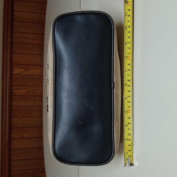 Frankie and Johnnie Dainty Vintage Shoulder Bag - Picture 9 of 16